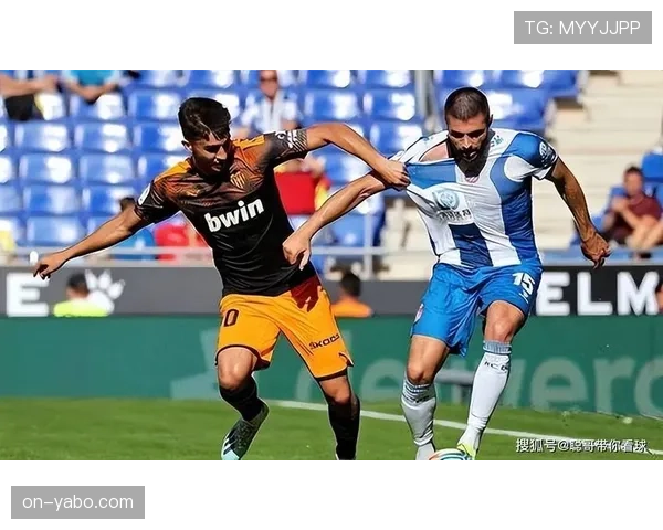 基层报道：业余联赛模仿西甲职业队战术成风，三后卫阵型在民间赛事流行